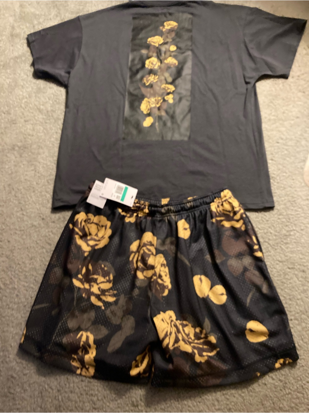 Black men’s Tee and Black/Gold Rose Mesh Shorts Set XL - Picture 2 of 5